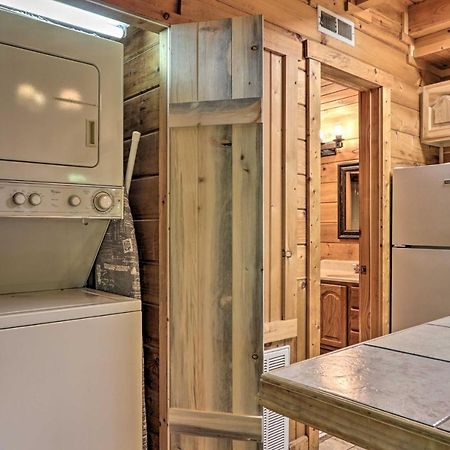 Cabin With Hot Tub And Deck, 3 Mi To Pigeon Forge Sevierville Exterior photo