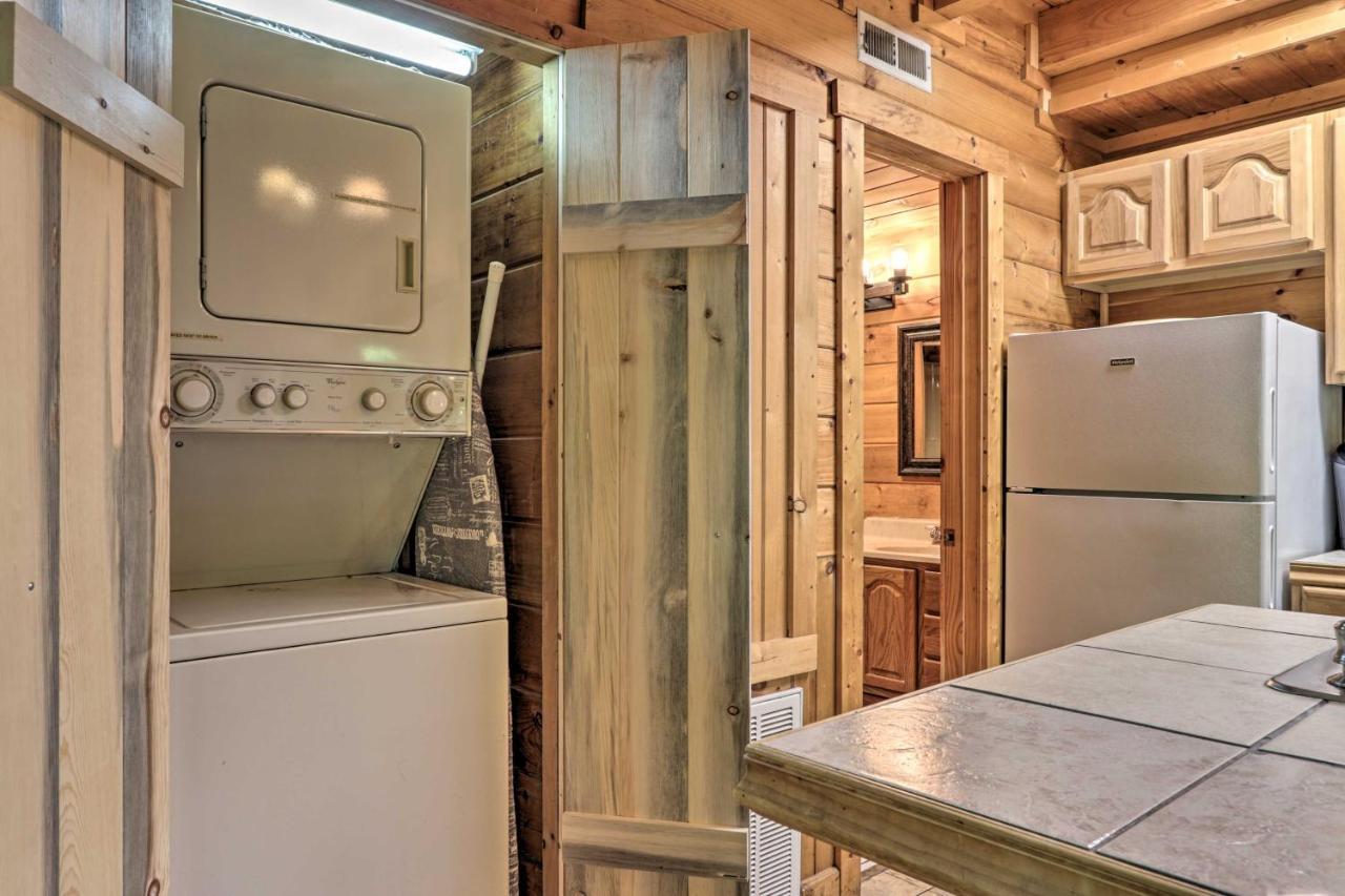 Cabin With Hot Tub And Deck, 3 Mi To Pigeon Forge Sevierville Exterior photo